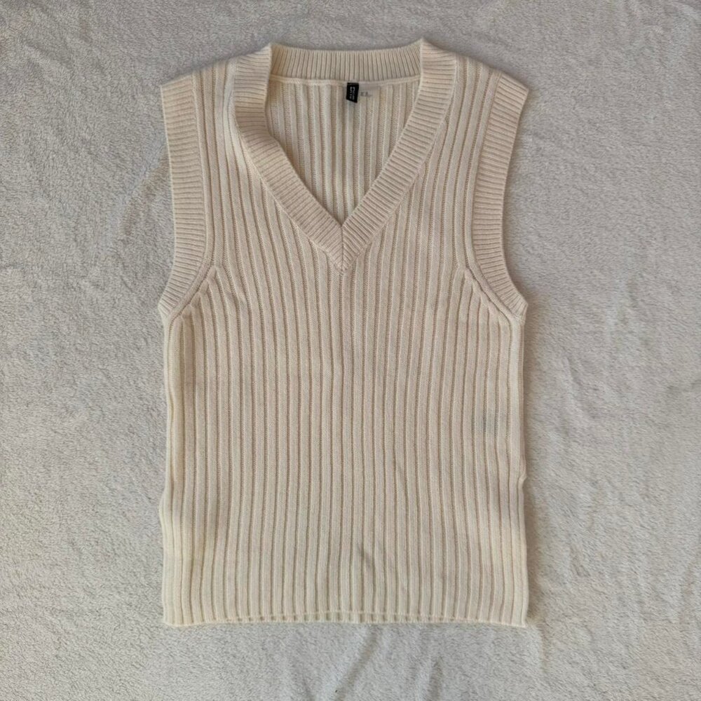 H&M divided white ribbed long sweater vest